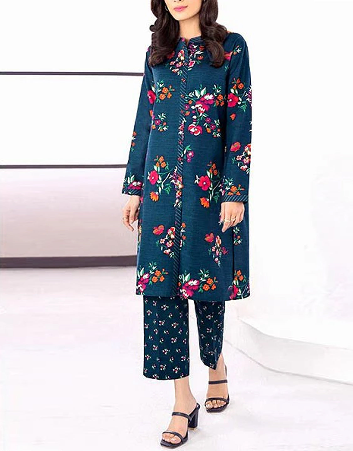 Trendy 2-Piece Embroidered Lawn Dress 2024