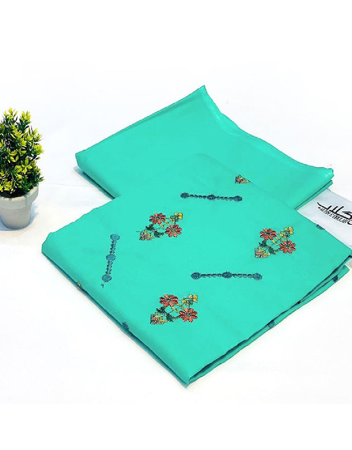 Elegant 2-Piece Embroidered Lawn Suit