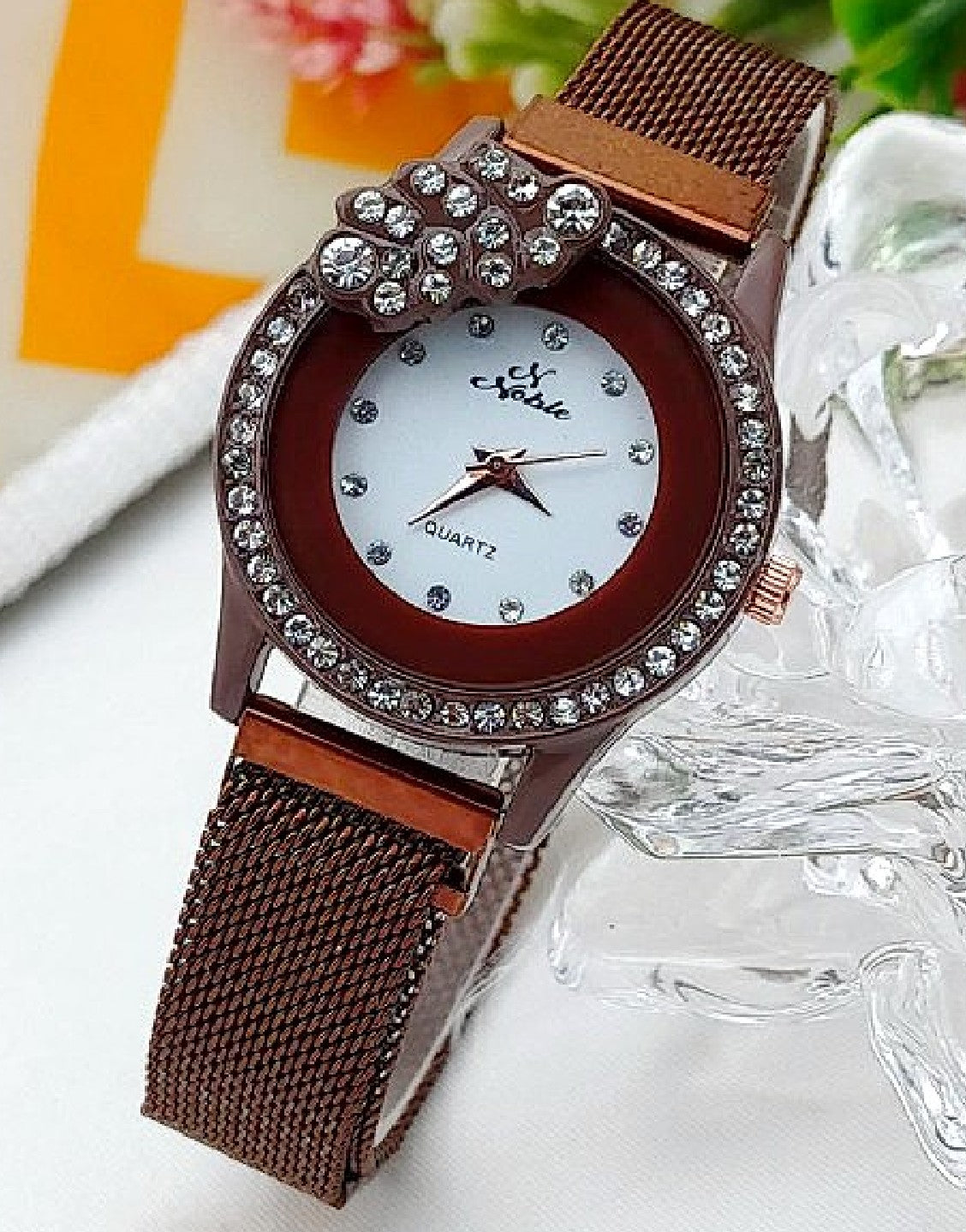 Noble Leaf Magnet Chain Fashion Watch for Ladies - Brown