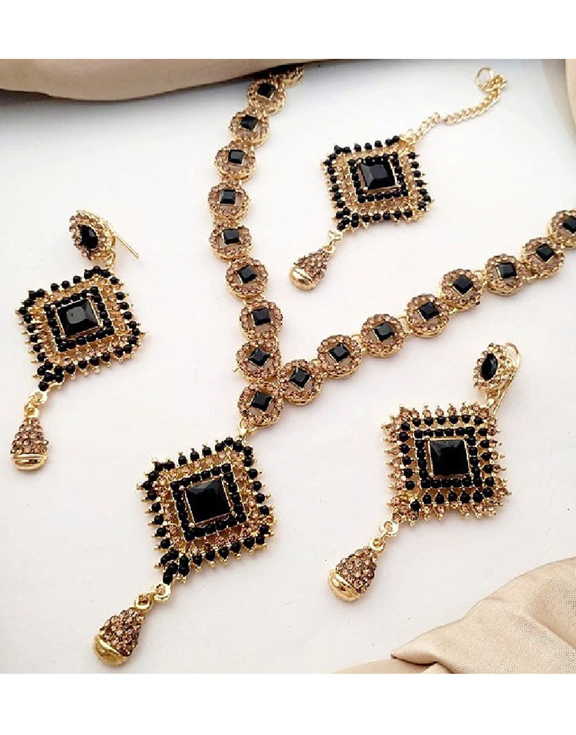 Elegant Fashion Jewelry Set with Earrings & Tikka