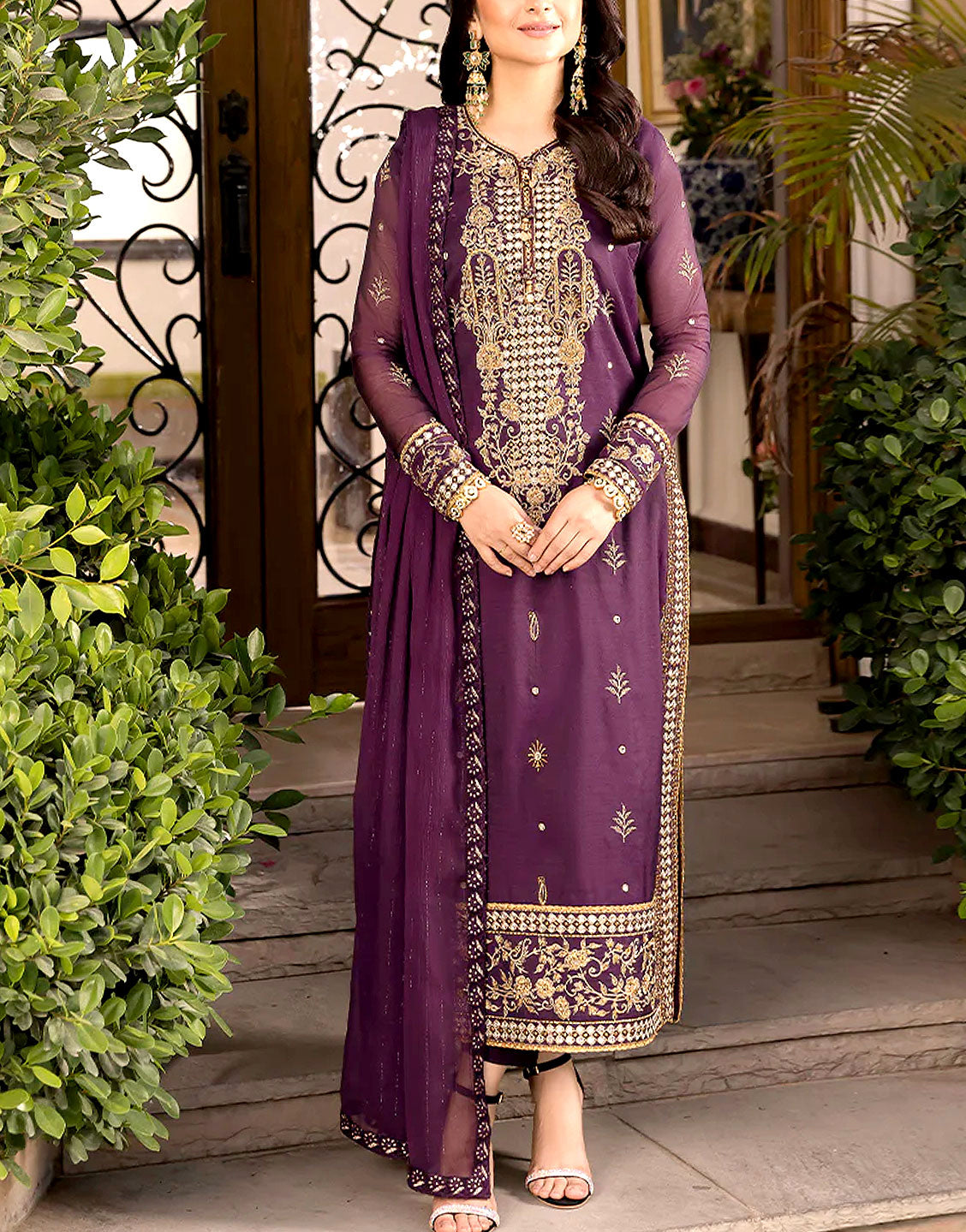 fancy chiffon dresses design This chiffon dress is a true embodiment of elegance and sophistication. The round neckline is beautifully adorned with intricate embellishments, Perfect for formal events or festive occasions, this