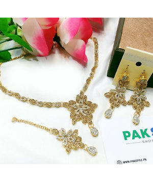 Elegant Fashion Jewelry Set with Earrings & Tikka