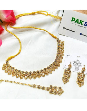 Adorable Necklace Jewelry Set with Earrings & Tikka