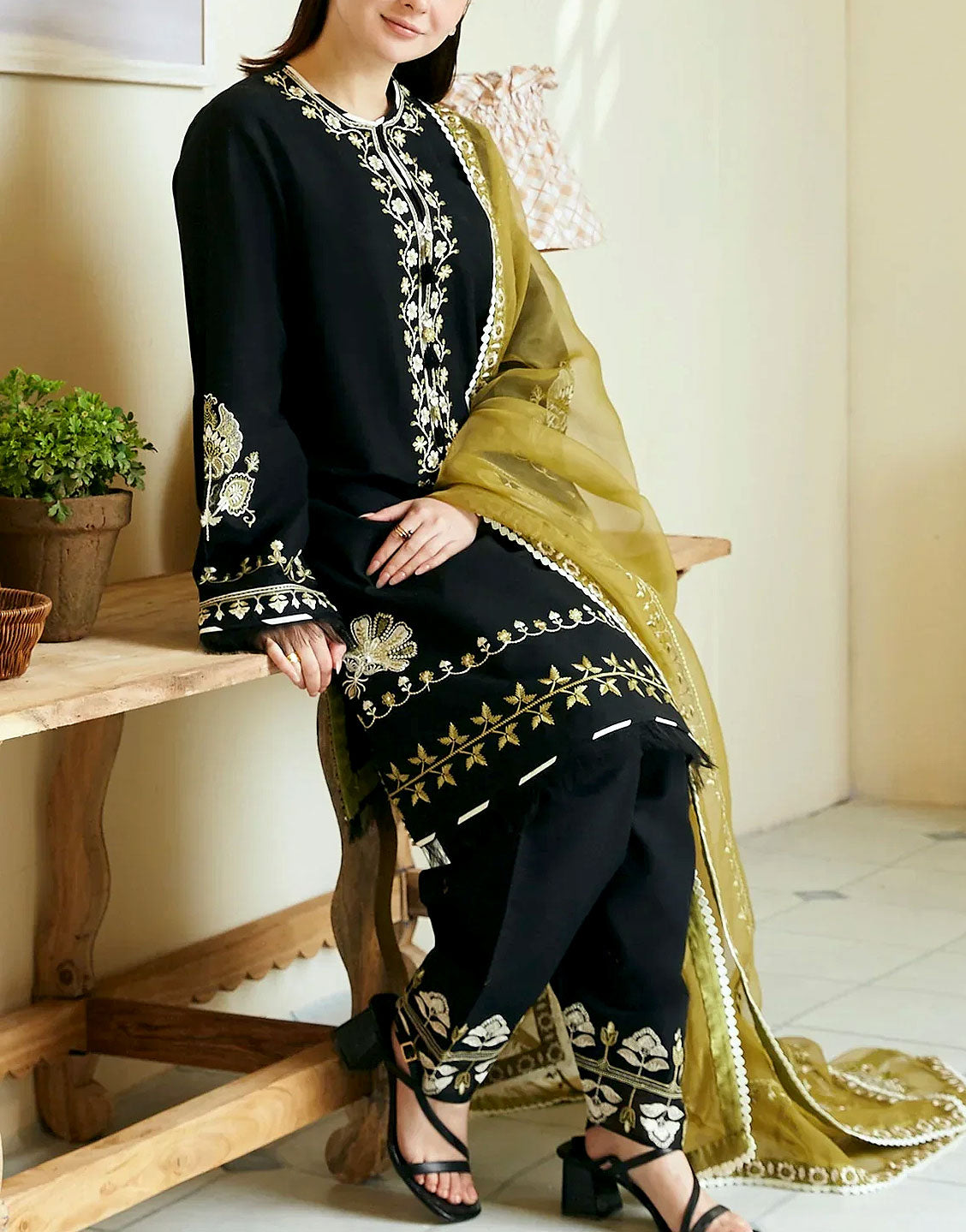 Elegant Embroidered EID Lawn Dress with Emb. Organza Dupatta