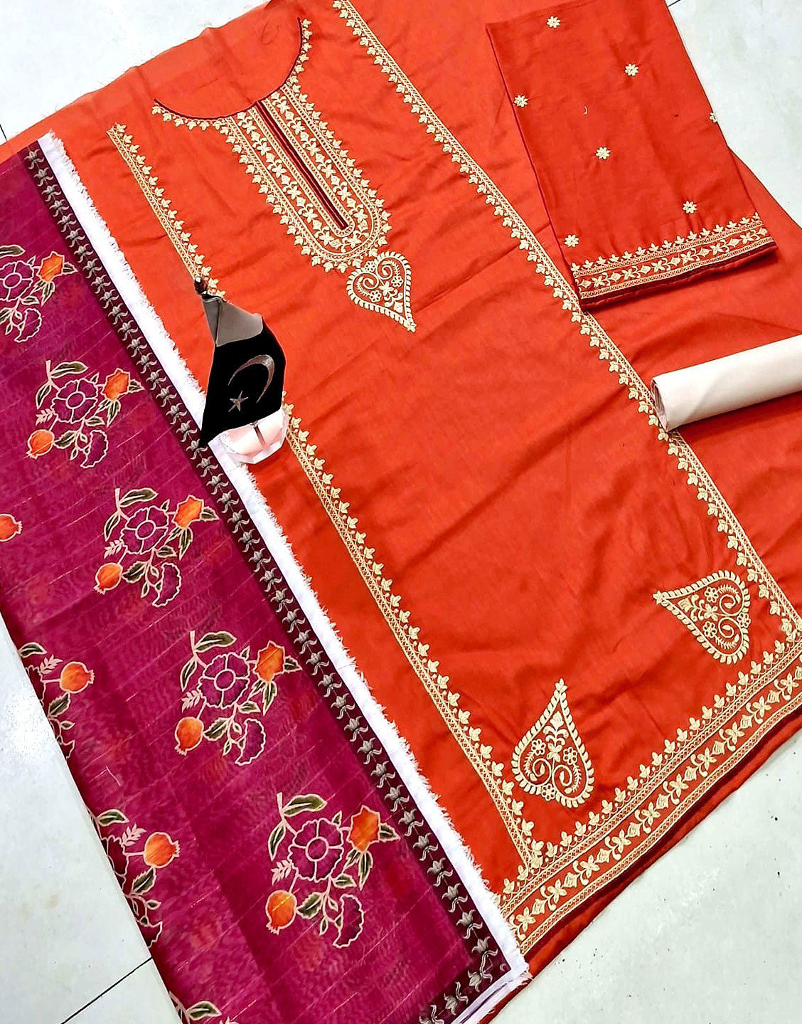 Elegant Embroidered Lawn Dress with Digital Print Diamond Zari Dupatta