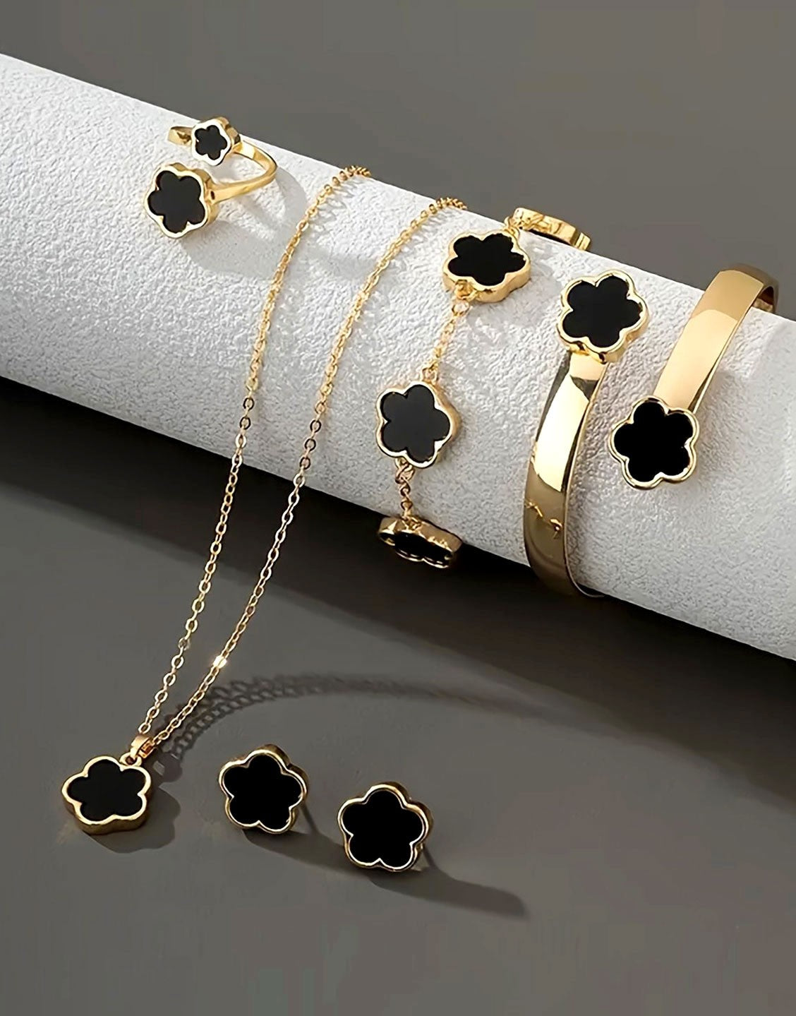 5-Piece Black Five Leaf Clover Design Jewelry Set includes