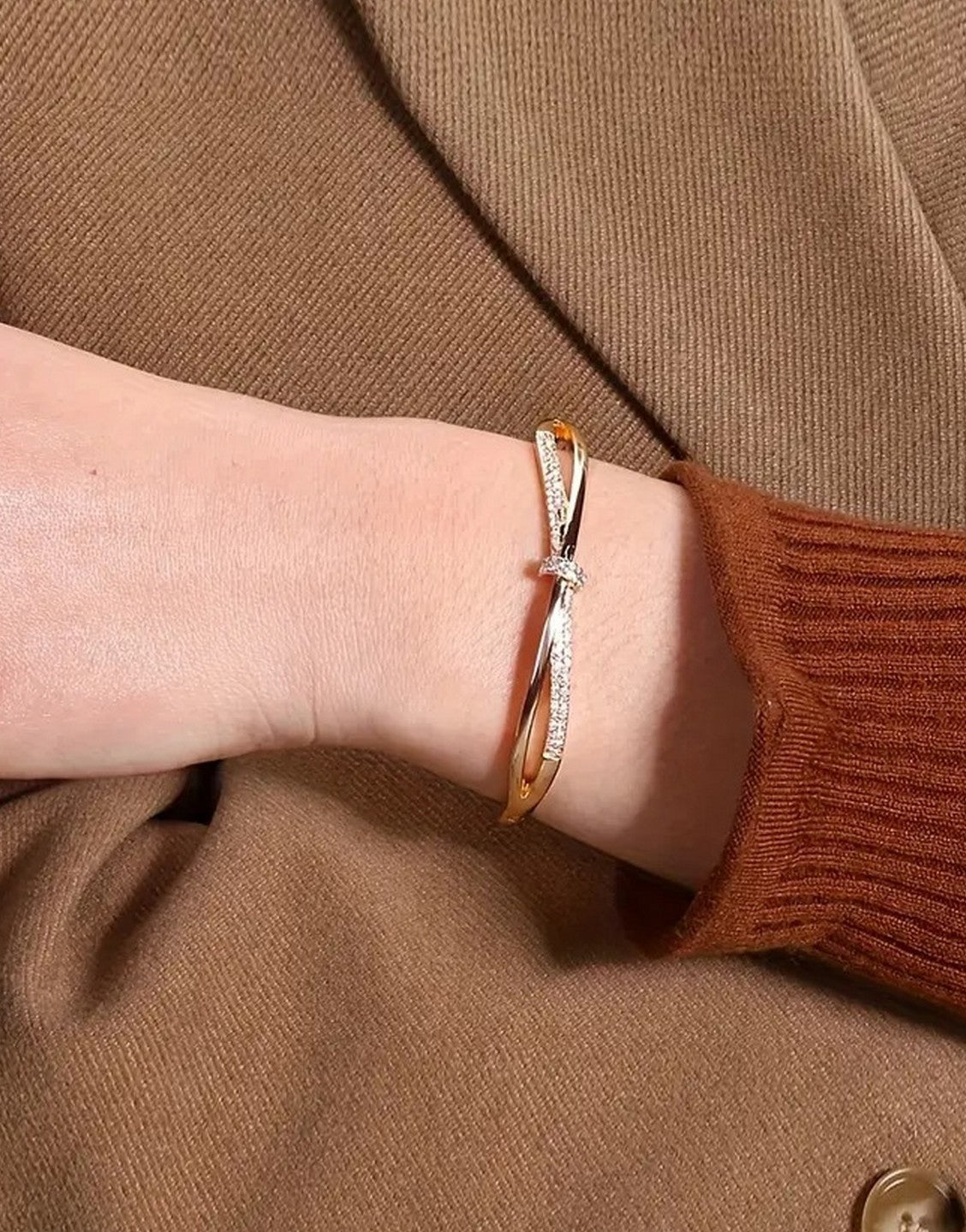 Luxury Golden Bangle Bracelet with Synthetic Rhinestones for Girls