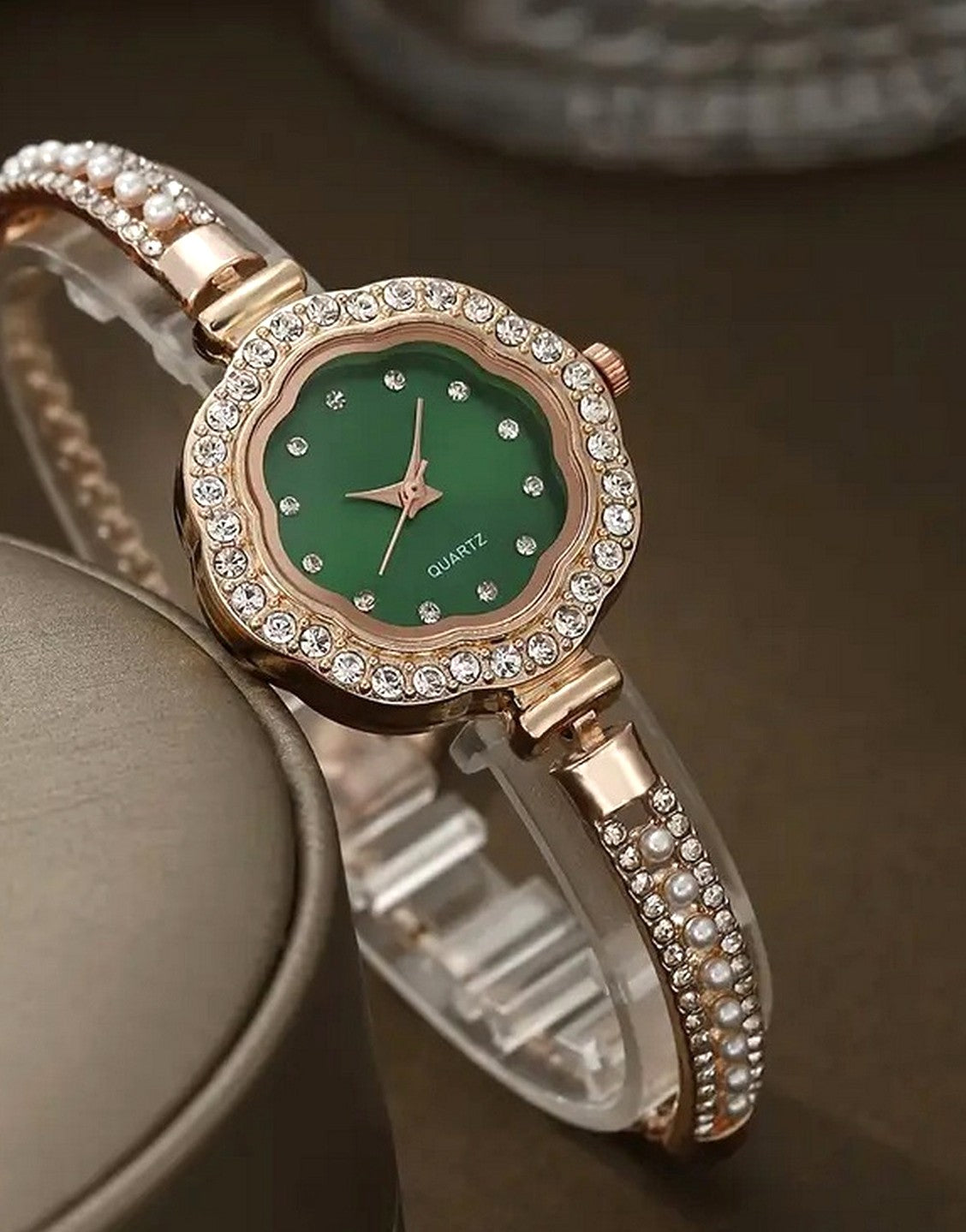 Chic Adjustable Chain Floral Design Green Dial Watch for Girls