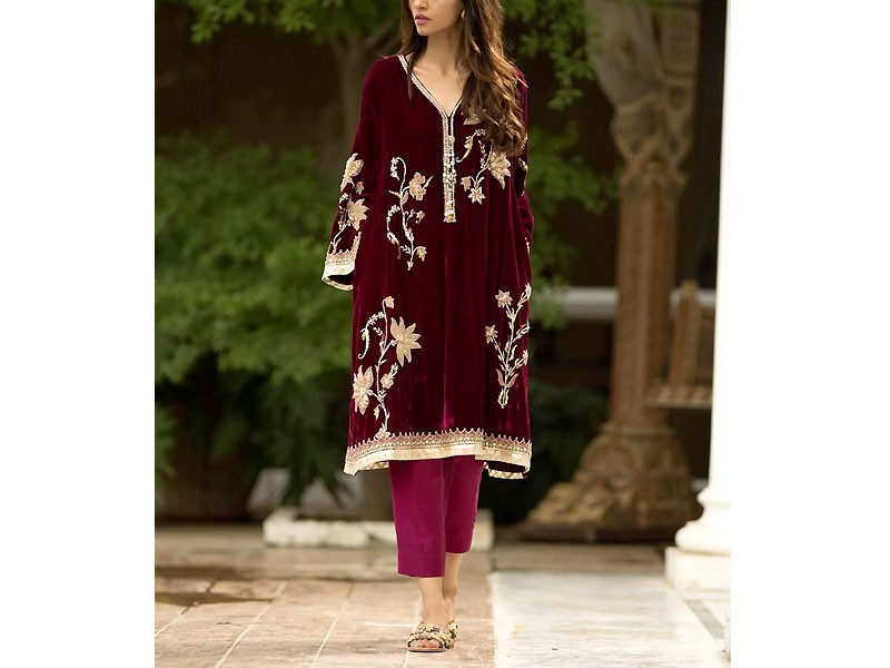 Trendy Pakistani Party Wear Velvet Dresses Designs 2025
