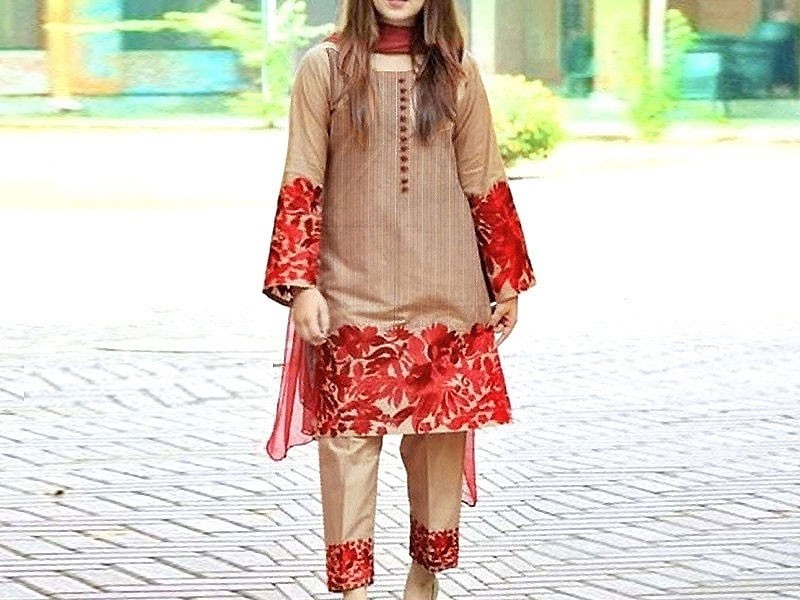 Latest Winter Linen Dresses 2025 in Pakistan