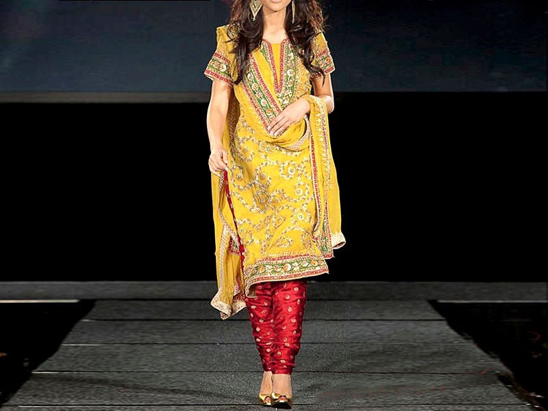 Ladies Cotton Suits Designs 2025 in Pakistan