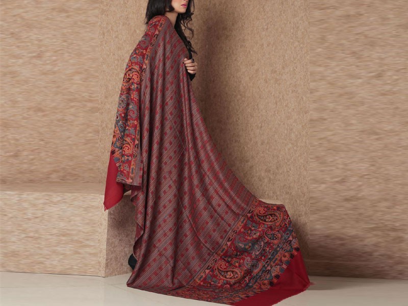 Types of Winter Women's Shawls in Pakistan