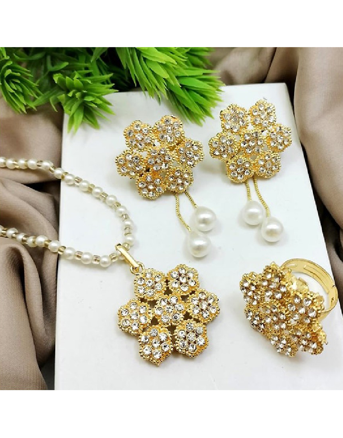 Golden Fashion Jewellery Set Price in Pakistan