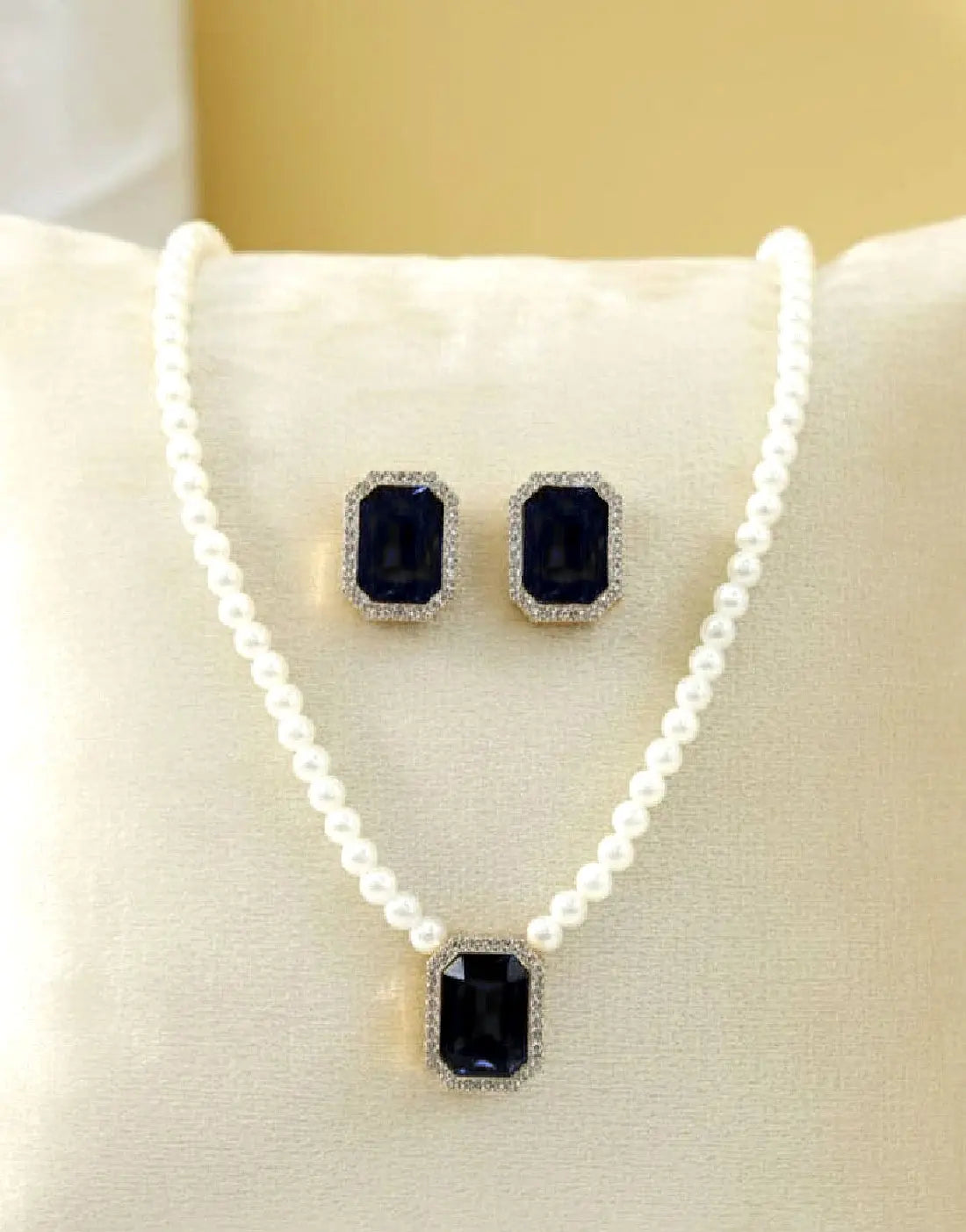Elegant Black Pearl Beaded Necklace Set with Matching Earrings