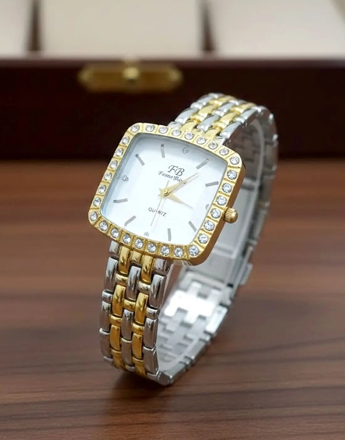 Stylish Fashion Jewelry Watch for Women