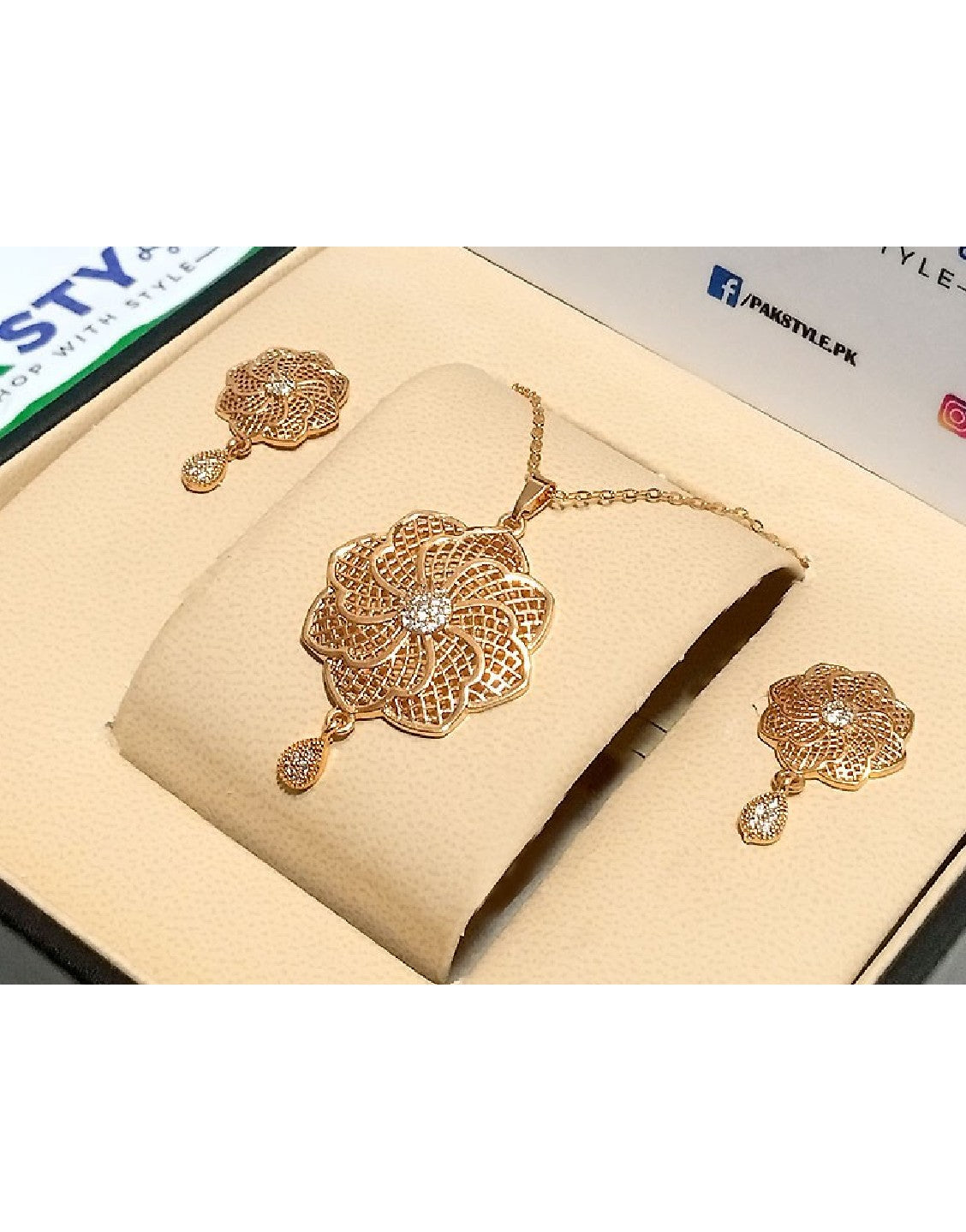 Stylish Locket Set Design for Girls - Out of Stock