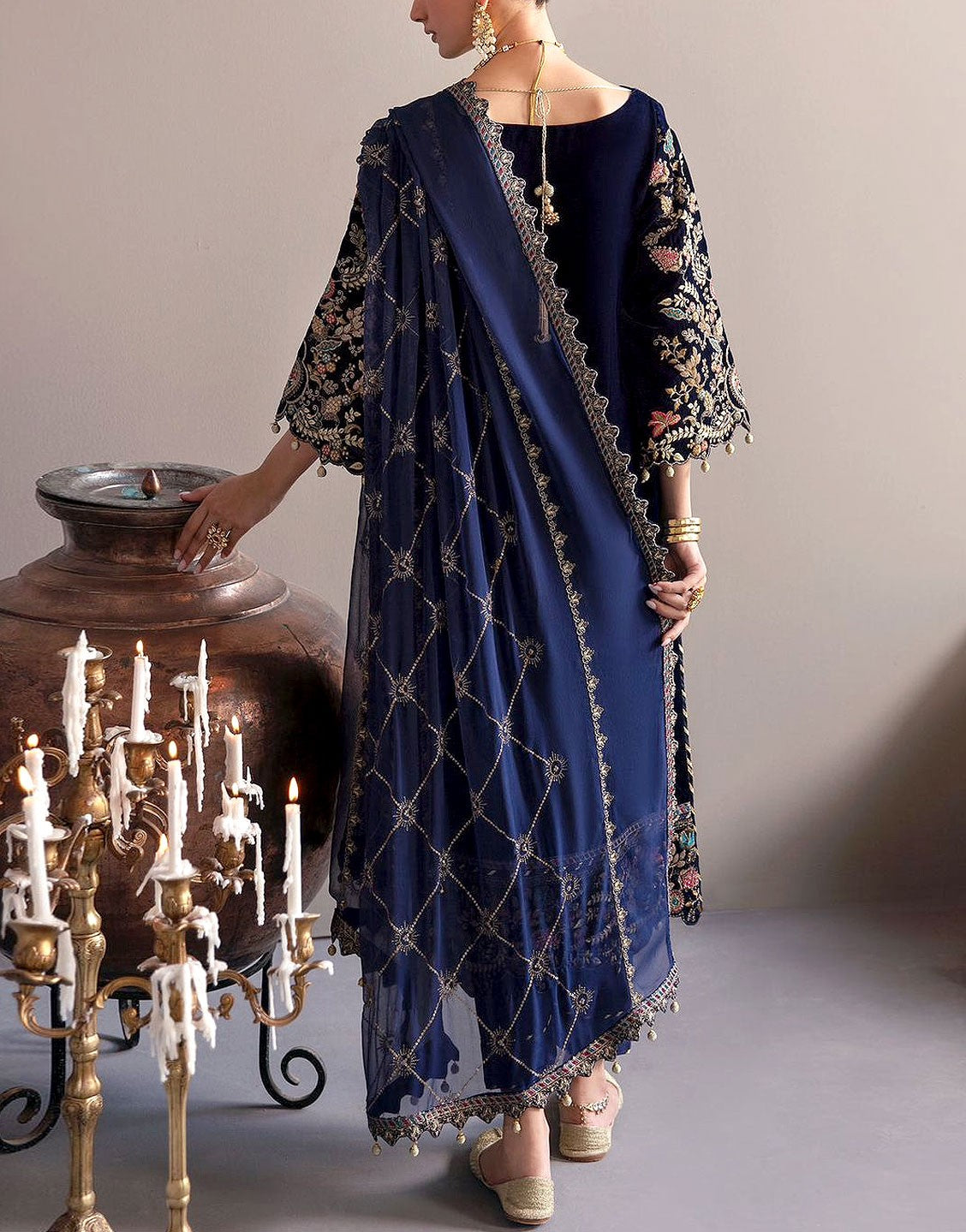 Luxury Handwork Embroidered Velvet Wedding Dress with Chiffon Dupatta