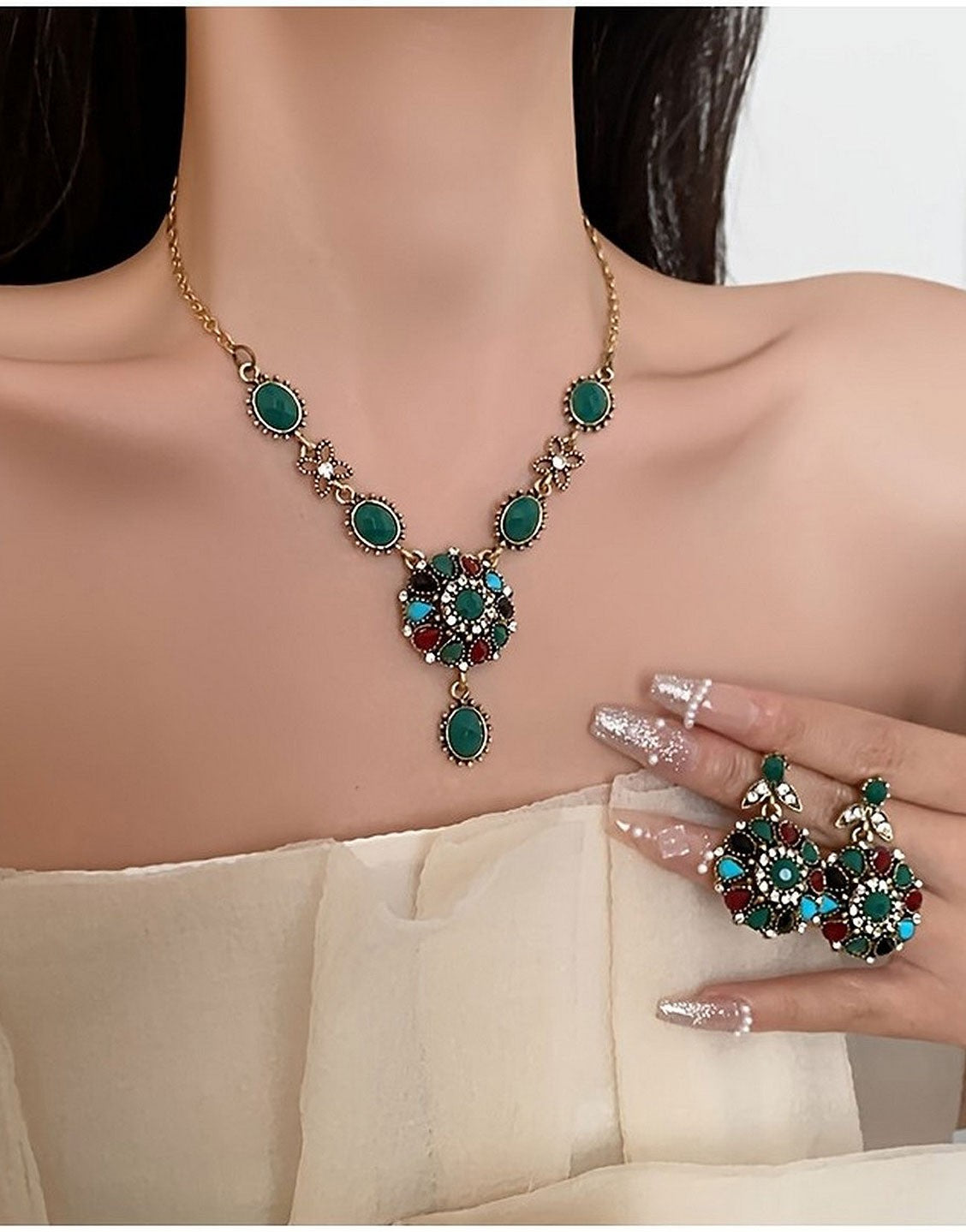 Vintage Design Floral Gemstones Necklace & Earrings