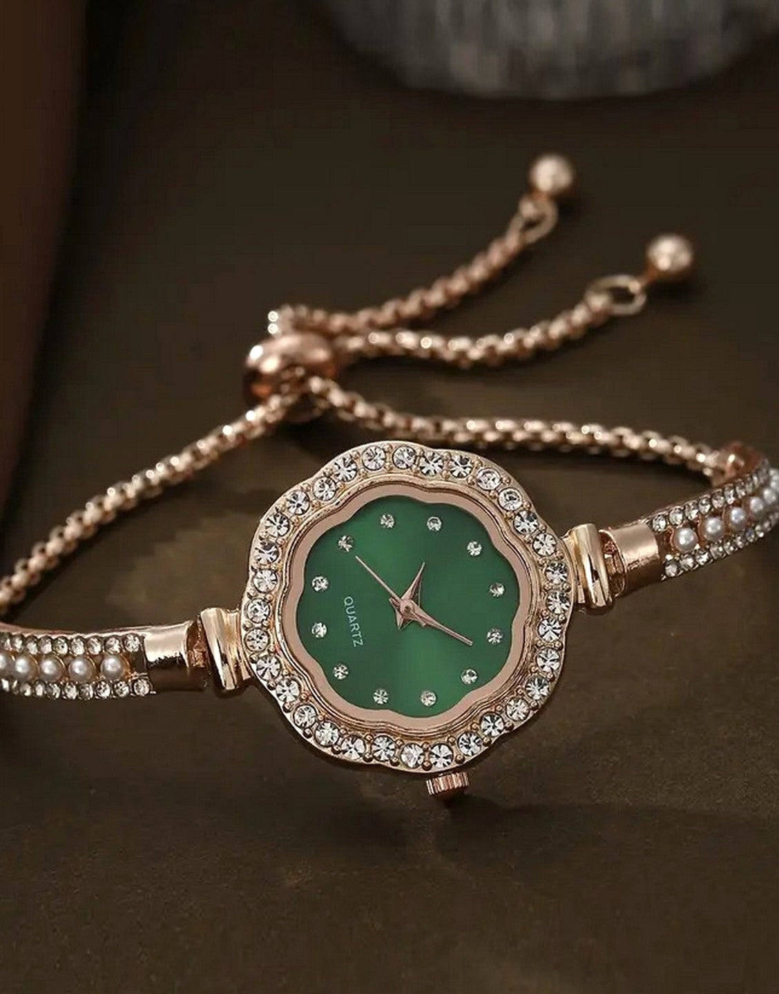Chic Adjustable Chain Floral Design Green Dial Watch for Girls