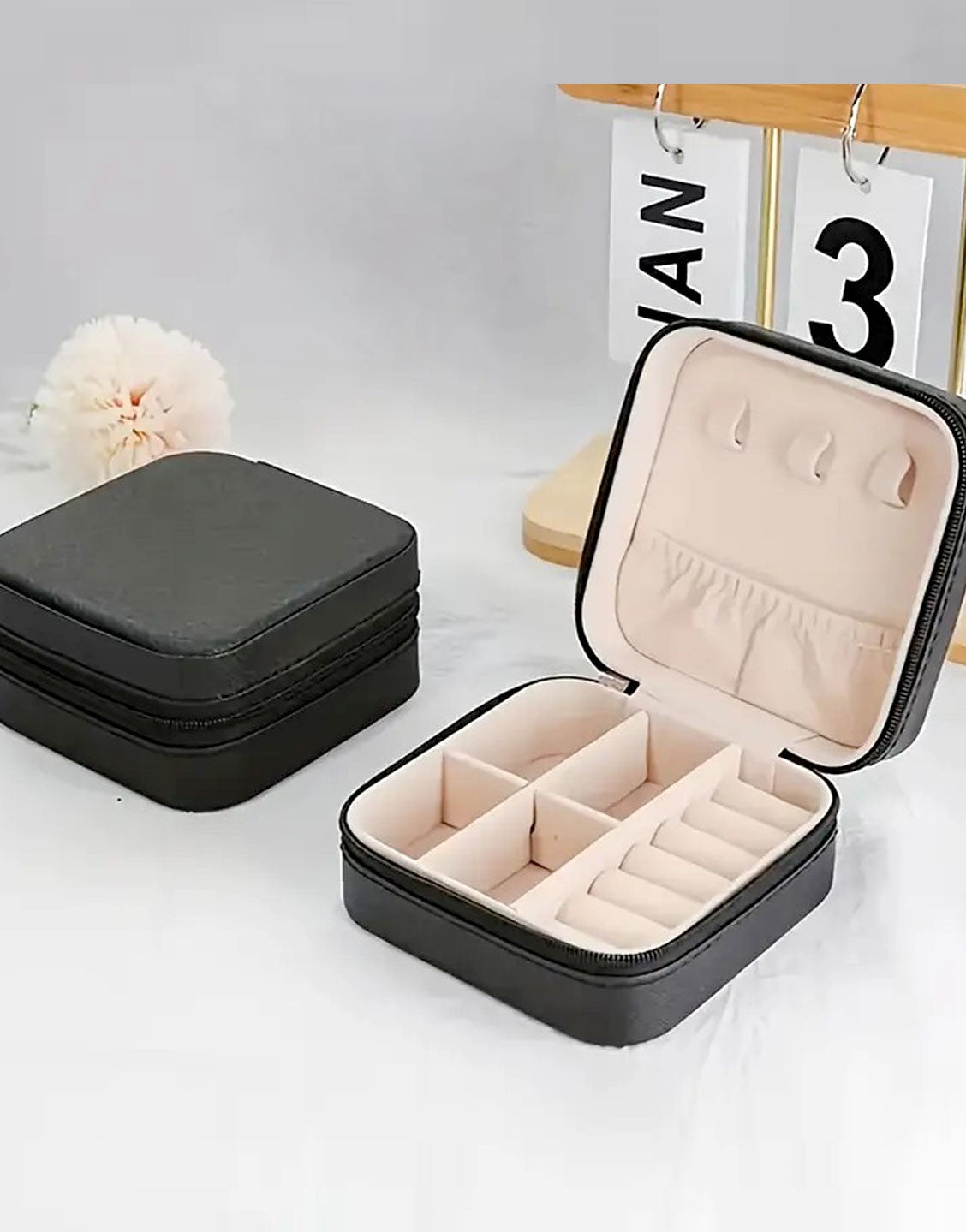 Contemporary Style Faux Leather Jewellery Storage Box for Travel & Daily Use