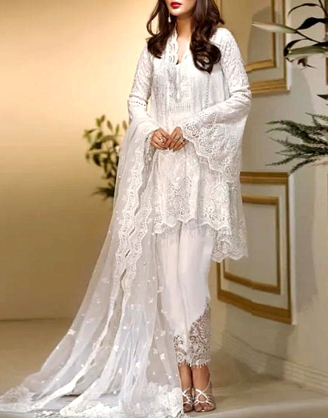 Elegant Embroidered White Chiffon Party Wedding Dress 