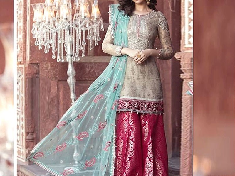 Advantages of Buying Designer Replica Dresses in Pakistan 2021