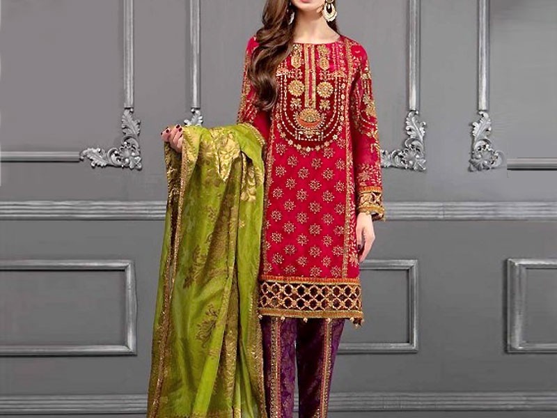Revamp Your Look with Lawn Collection 2025