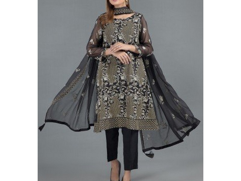 Elegant Sequins Embroidered Lawn Suit 2024 with Diamond Organza Dupatta