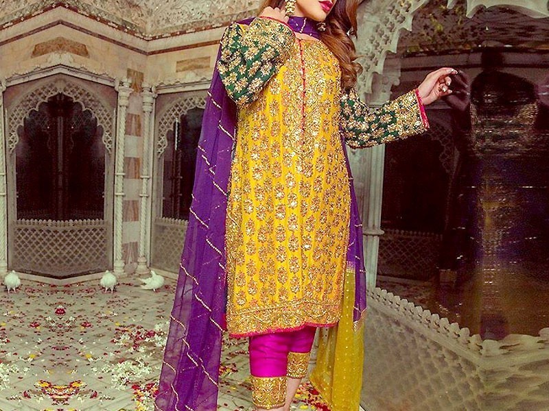 Buy Latest Pakistani Mehndi Outfit for Bride 2021 Online – Nameera by Farooq