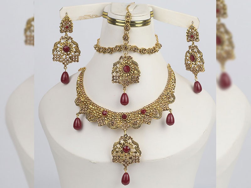 Elegant Golden Party Wear Jewelry Set with Earrings & Tikka