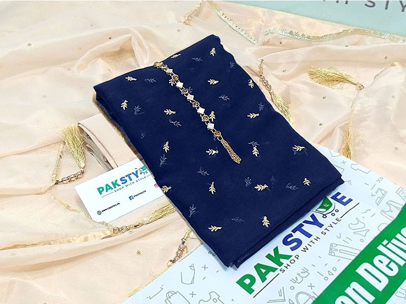 Trending Banarsi Suits Fabric & Designs in Pakistan