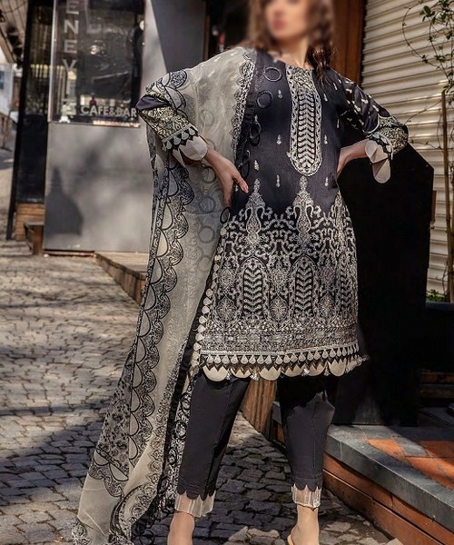 Eshaisha Luxury Embroidered Lawn Collection 2022