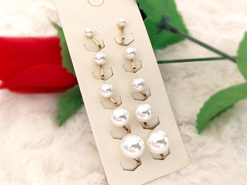 5 Pairs of Fashion Pearl Ear Studs