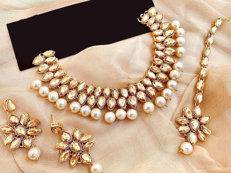 Glamorous White Beads Party Wear Jewellery Set with Earrings & Tikka