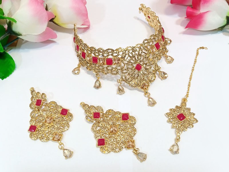 Elegant Bridal Collar Choker Jewelry Set with Earrings and Tikka