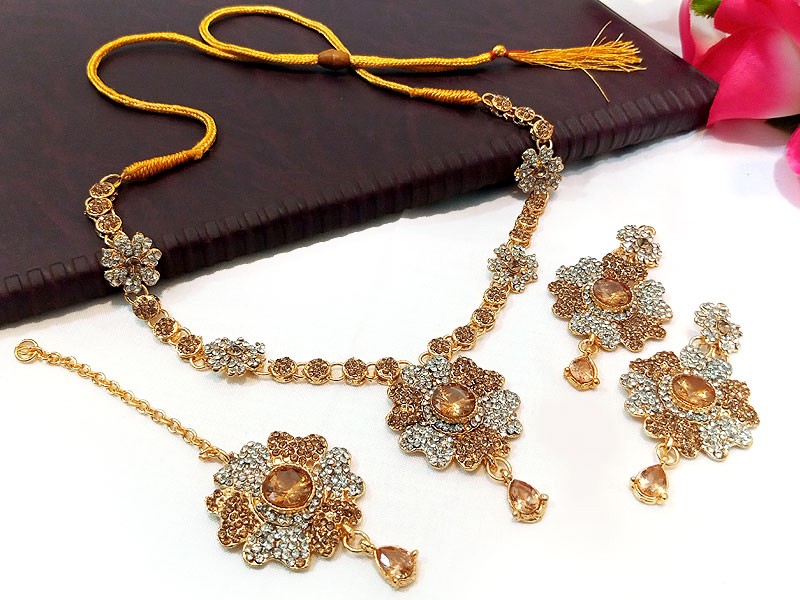 Champagne Stone Jewellery Set With Drop Earrings & Tikka