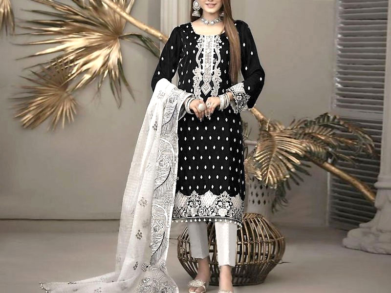 Heavy Embroidered Black Lawn Dress 2023 with Embroidered Organza Dupatta