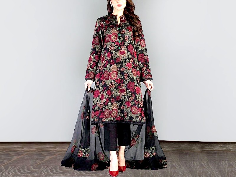 Luxurious Schiffli Embroidered Lawn EID Dress 2022 with 4-Side Embroidered Organza Dupatta Price in Pakistan