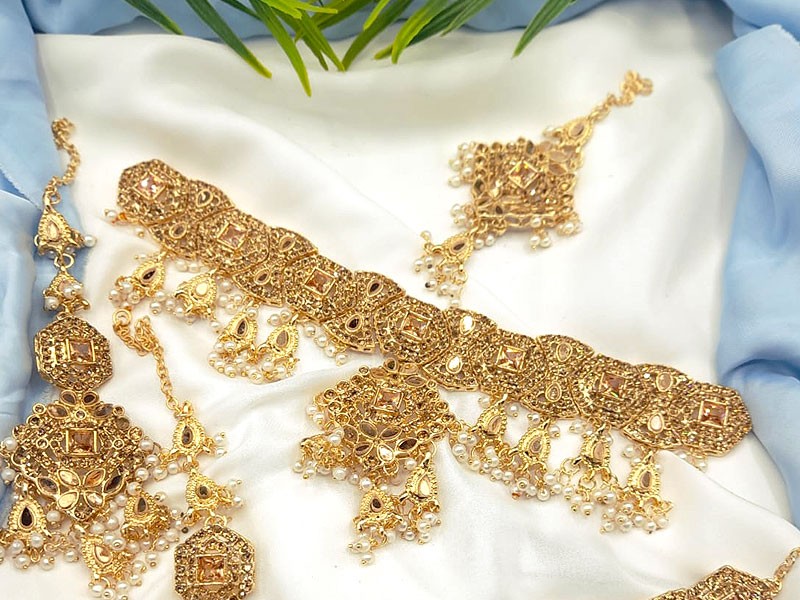 Stylish Bridal Choker Necklace Set with Earrings, Jhoomar & Tikka