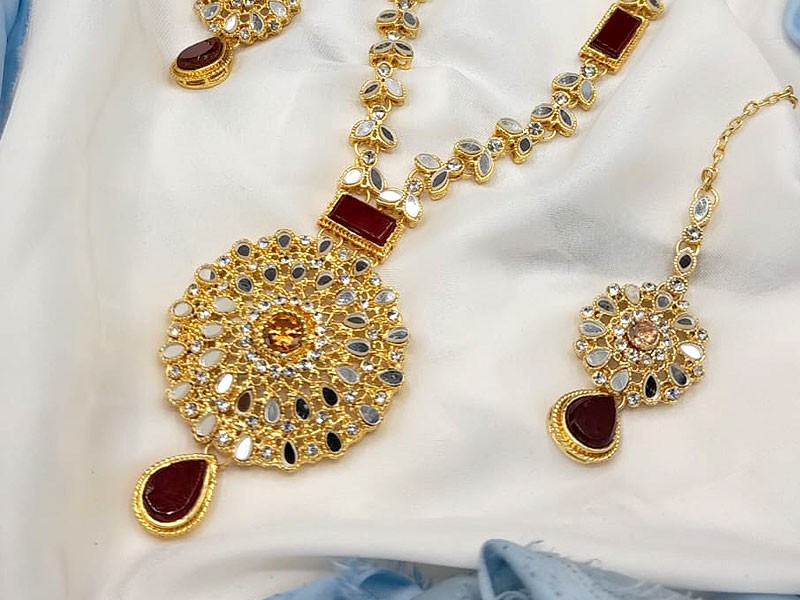 Elegant Golden Jewelry Set with Earrings & Tikka