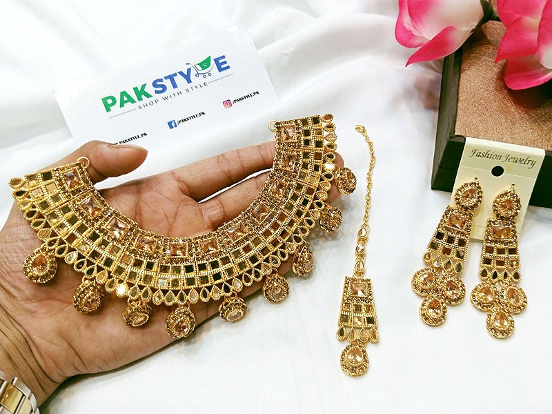 Heavy Bridal Jewelry Set with Earrings & Tikka
