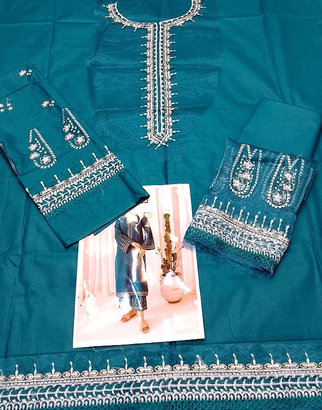 Elegant 2Piece Embroidered Lawn Dress 2024 Price in Pakistan (M017003
