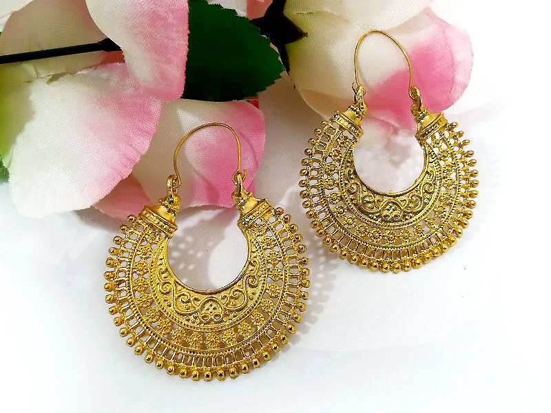 Traditional Style Round Earrings - Golden