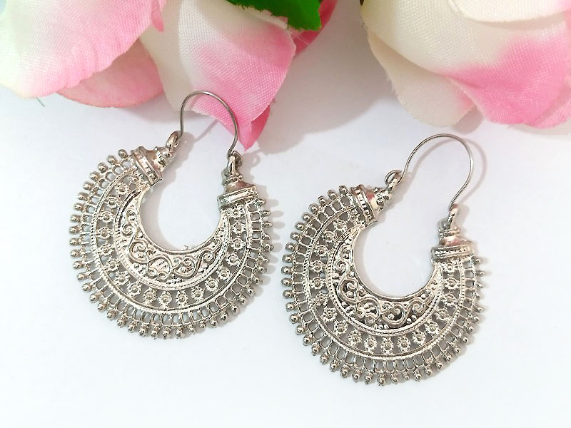 Traditional Style Round Earrings - Silver
