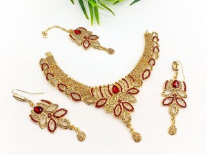 Adorable Party Wear Jewelry Set with Drop Earrings & Maang Tikka Price in Pakistan