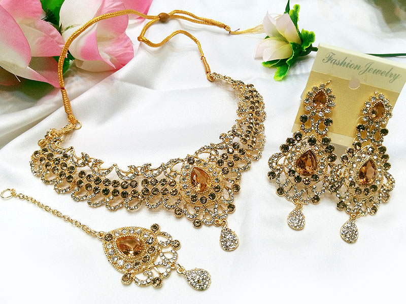 Elegant Party Wear Jewelry Set with Drop Earrings & Maang Teeka Price in Pakistan