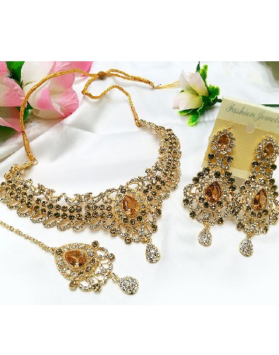 Elegant Party Wear Jewelry Set with Drop Earrings & Maang Teeka Price in Pakistan