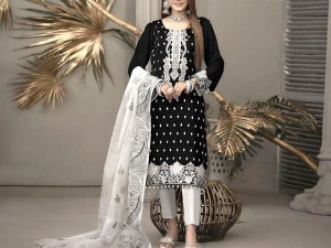 Heavy Embroidered Black EID Lawn Dress 2022 with Embroidered Organza Dupatta Price in Pakistan