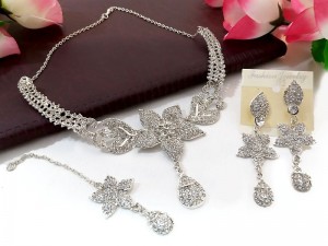 Elegant Silver Party Wear Jewelry Set With Drop Earrings & Maang Tikka