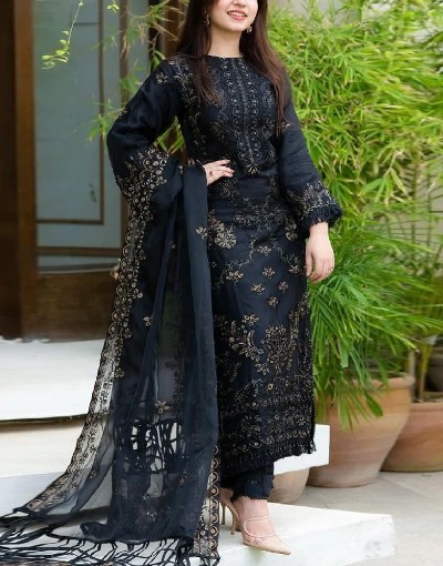 https://www.pakstyle.pk/img/products/s/p15630-embroidered-lawn-dress.jpg